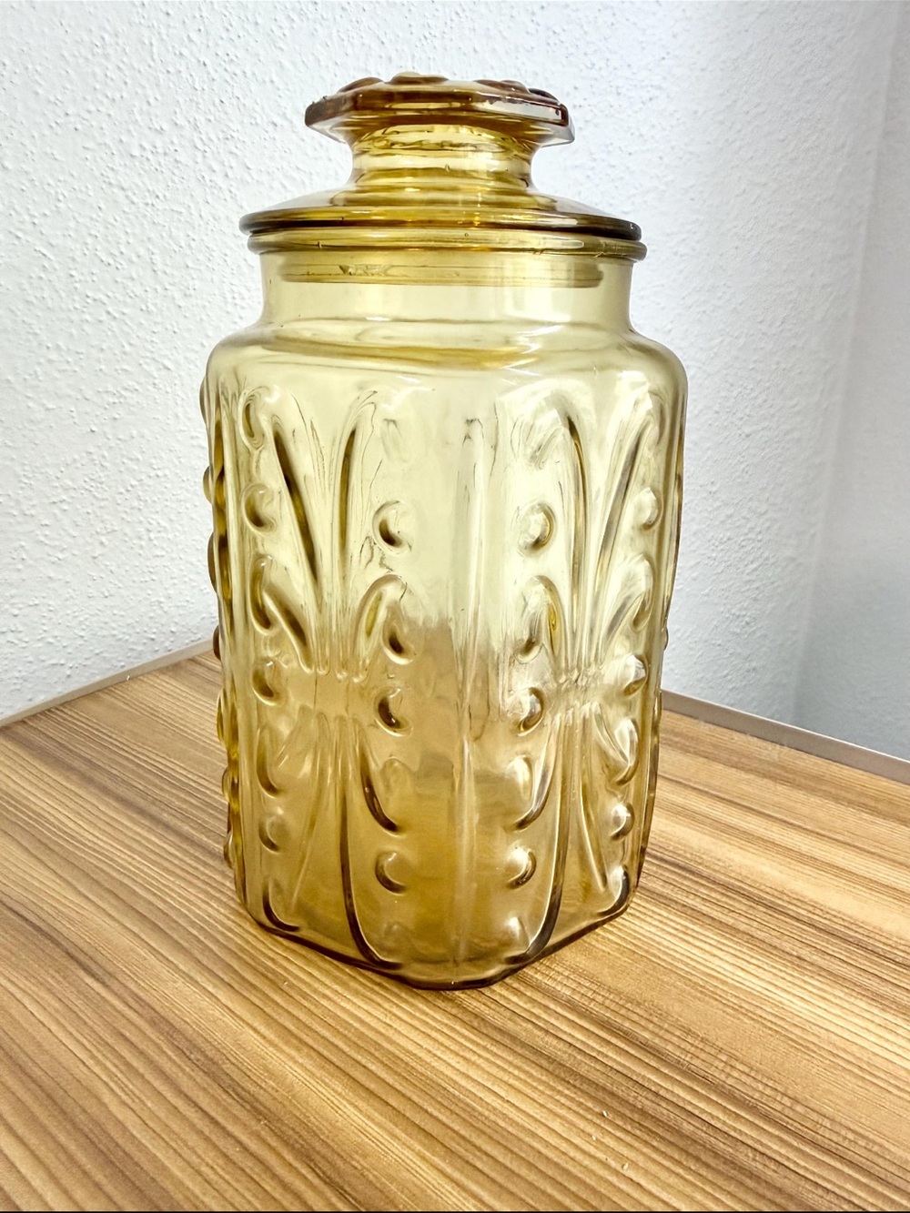 Decorative Amber Glass Jar with Lid - Vintage-Style Accent